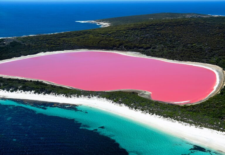 where is the pink lake in Australia